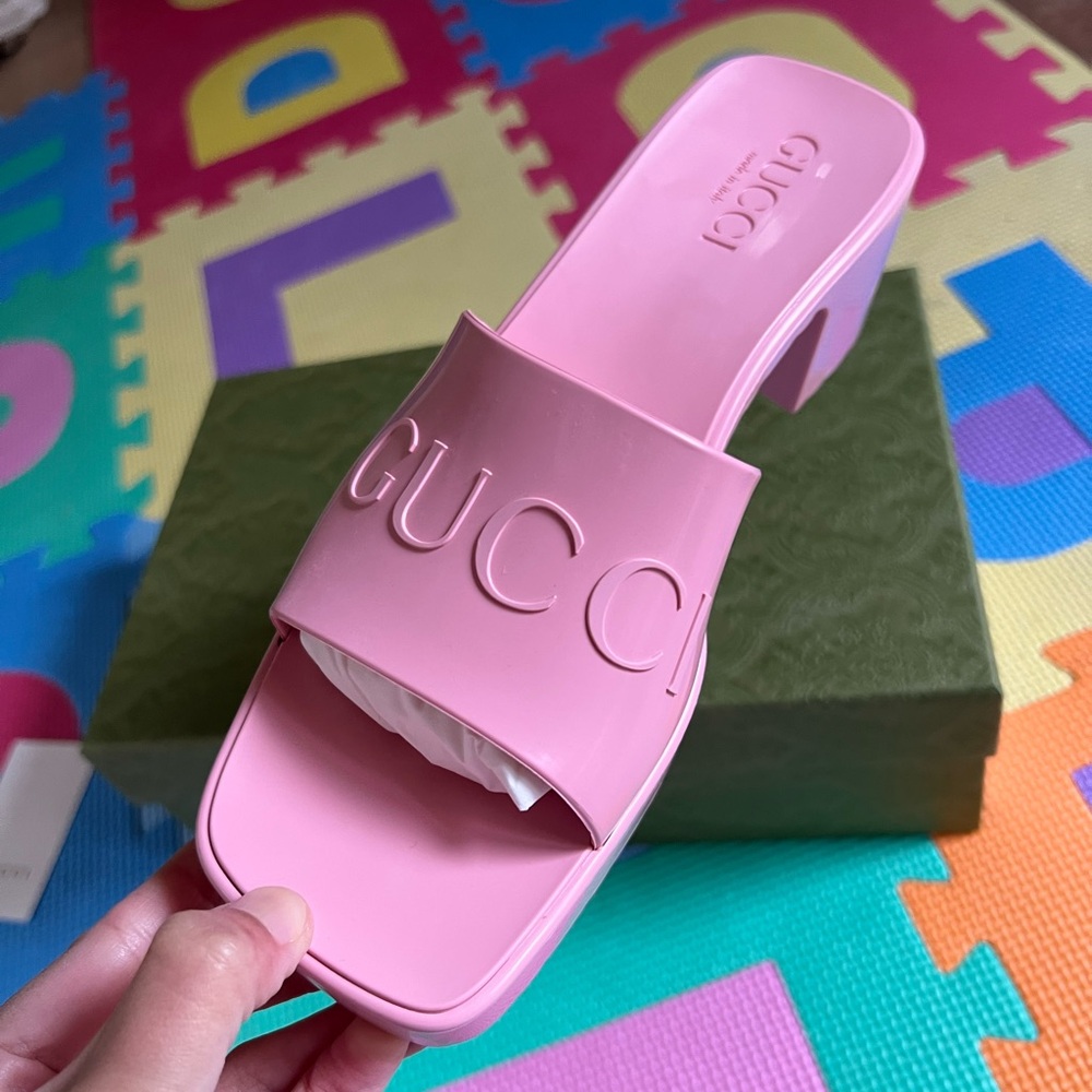 NWT Gucci Rubber Slide Sandal Pink